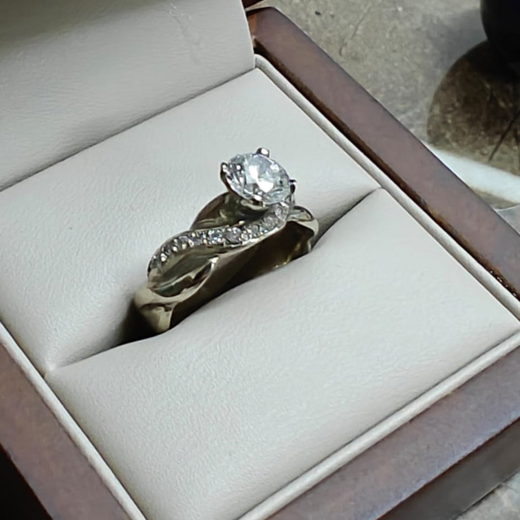 Anillo Personalizado en Oro 14K (Pieza Única)