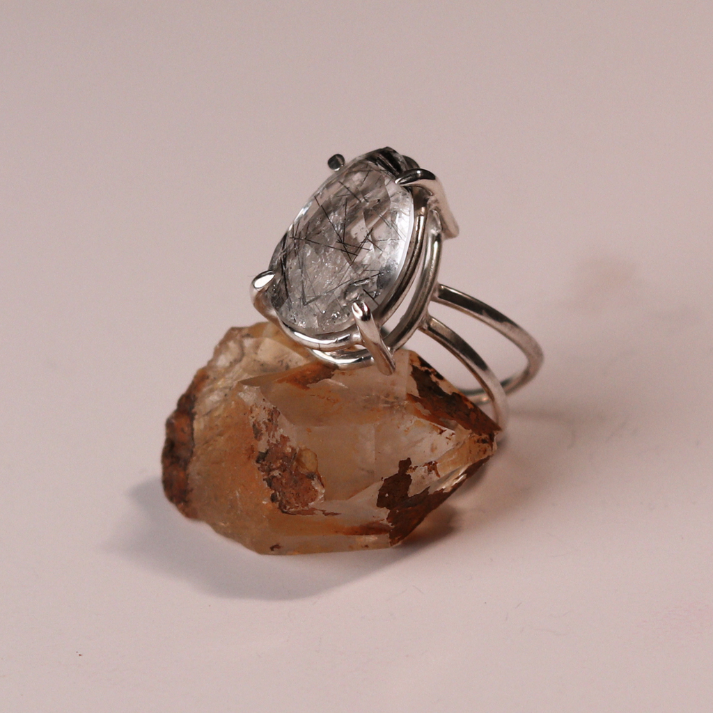 Anillo cuarzo turmalinado talla 7.25