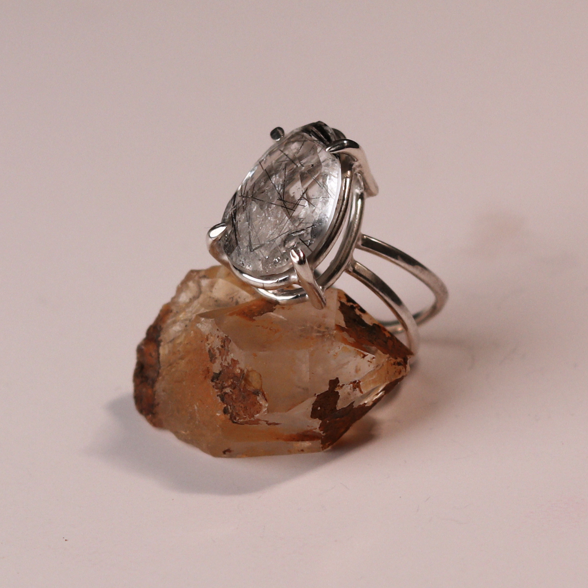 Anillo cuarzo turmalinado talla 7.25